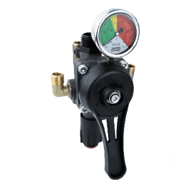 ÜÇ ÇIKIÇLI REGÜLATÖR